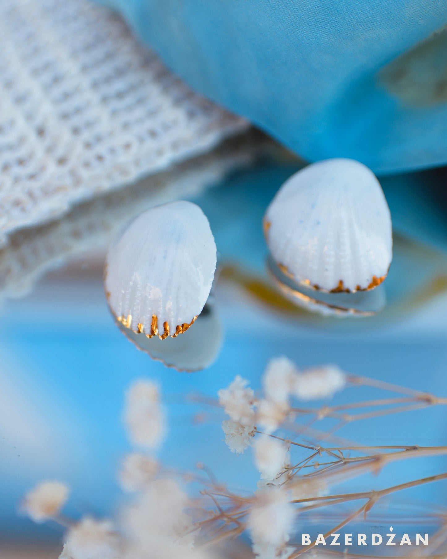 Seashell porcelain earrings by Studio Tekne