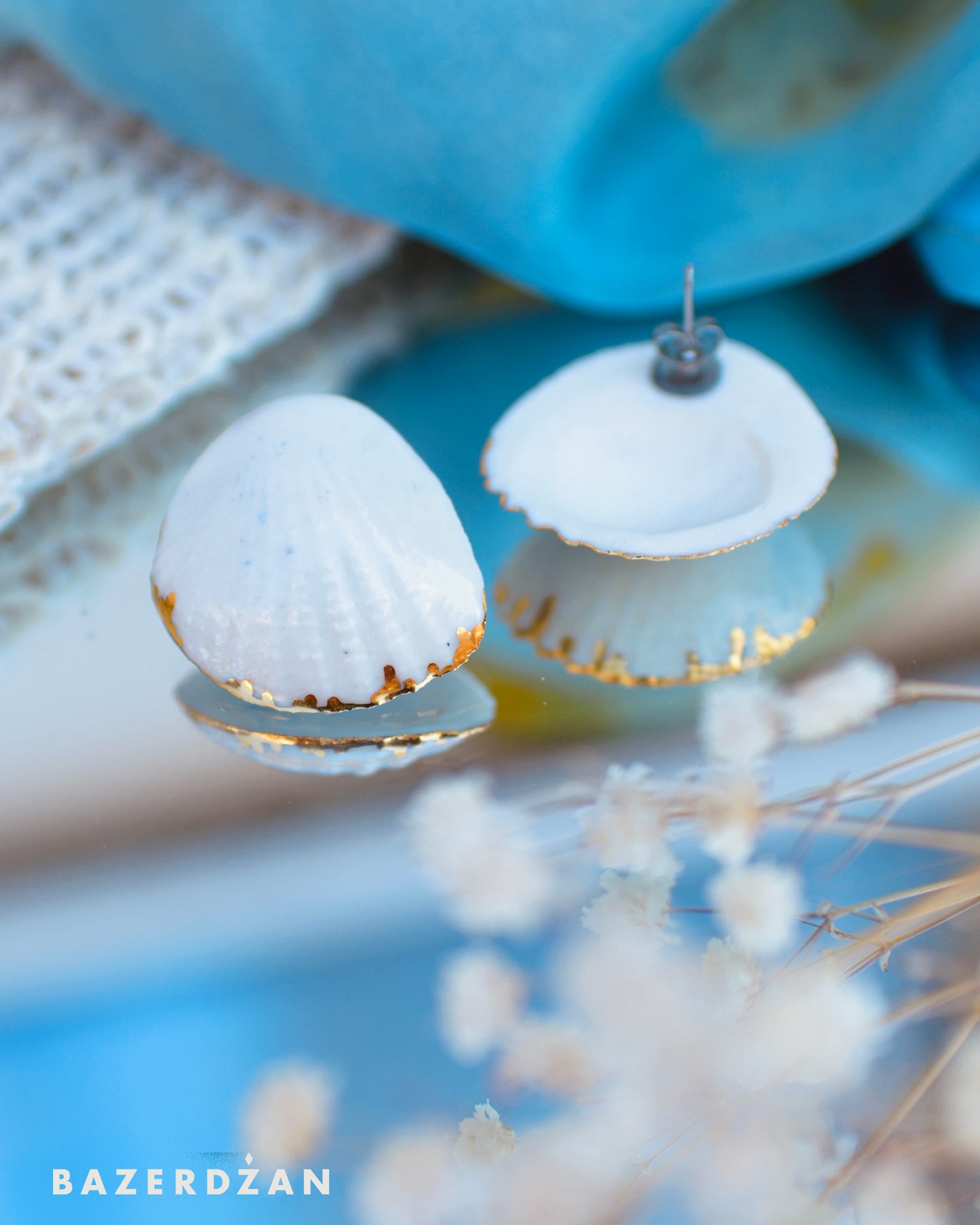 Seashell porcelain earrings by Studio Tekne