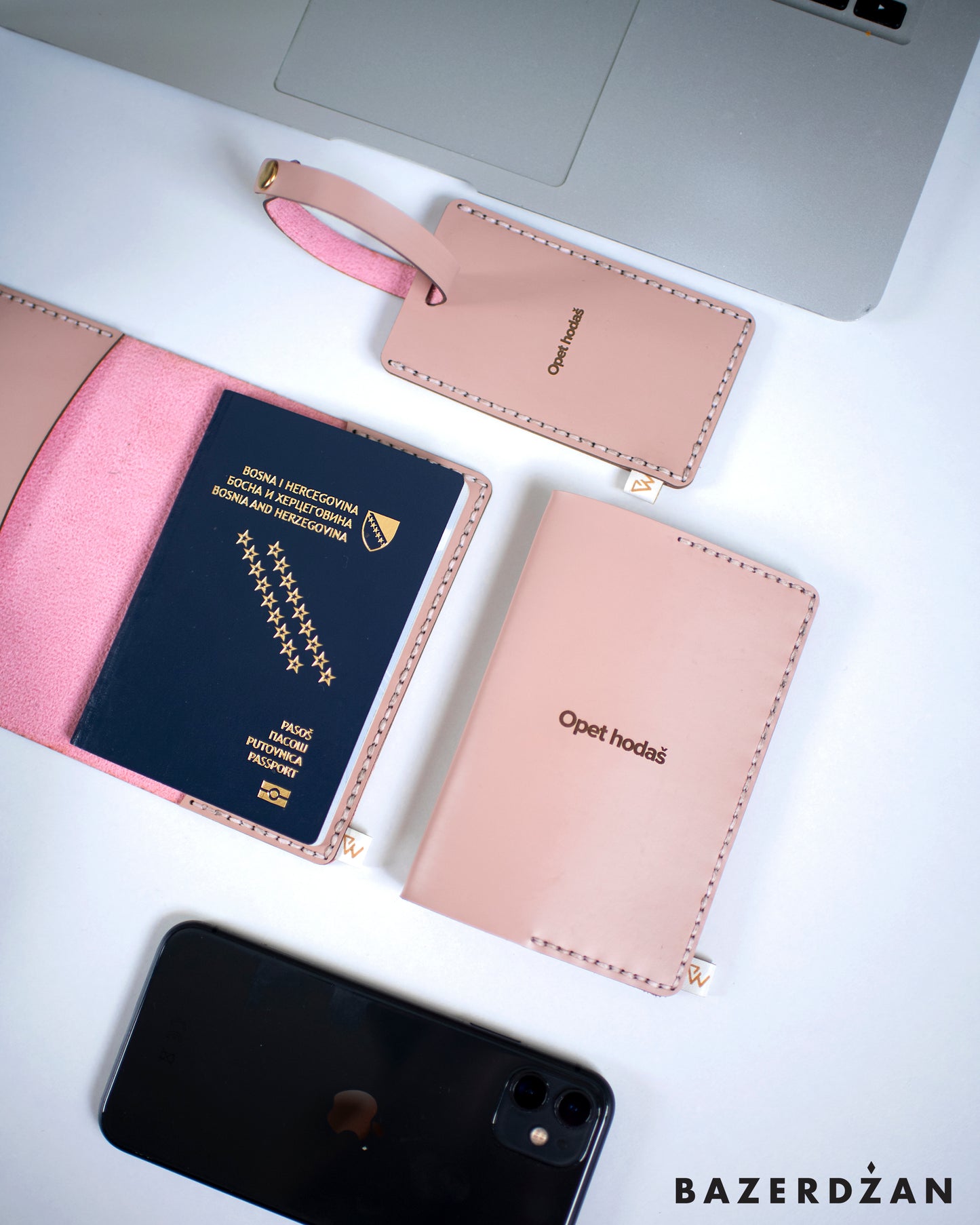 Opet hodaš - Passport case - Bazerdzan