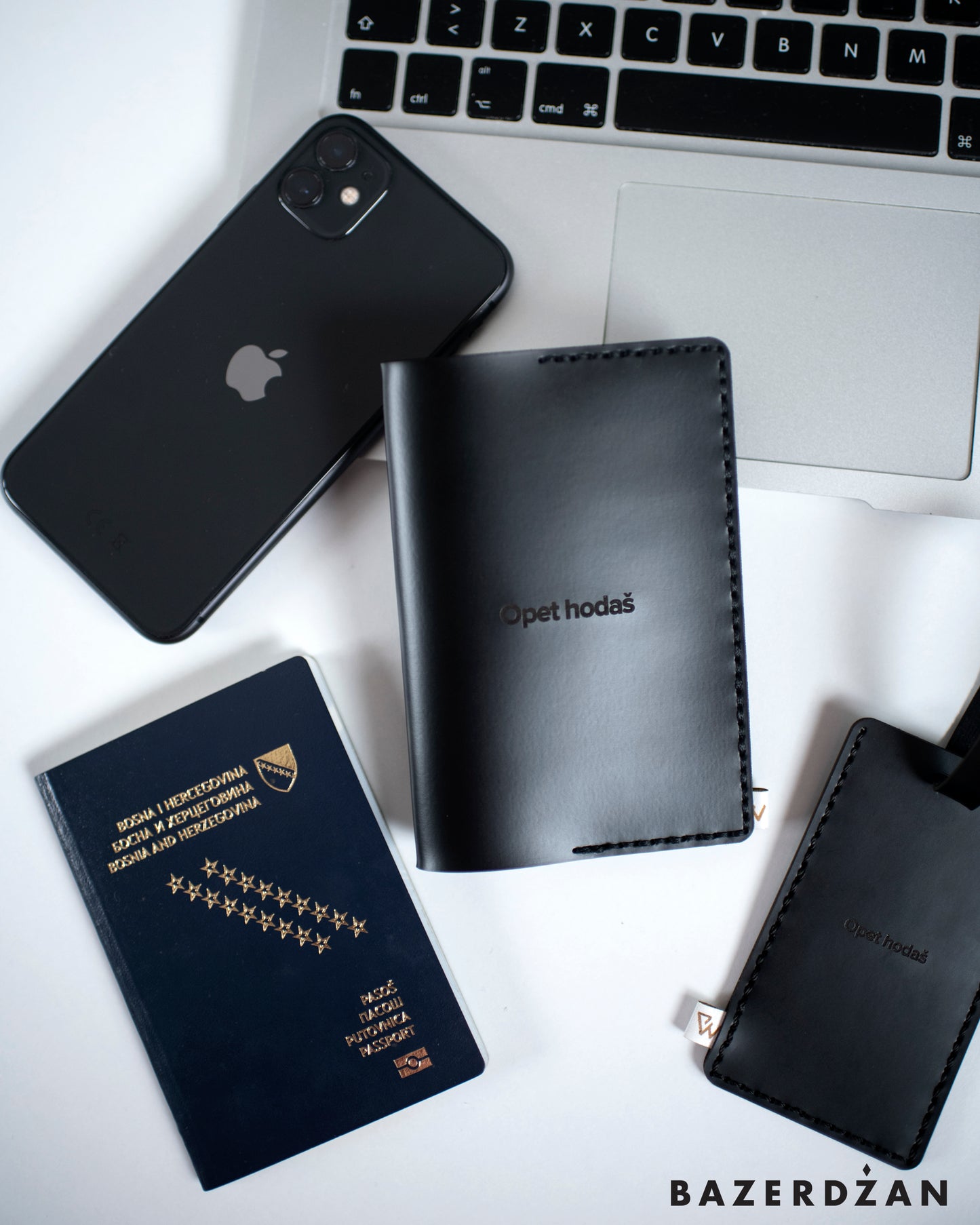 Opet hodaš - Passport case - Bazerdzan