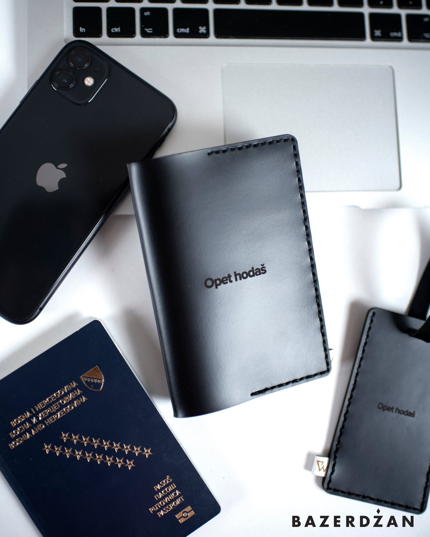 Opet hodaš - Passport case - Bazerdzan