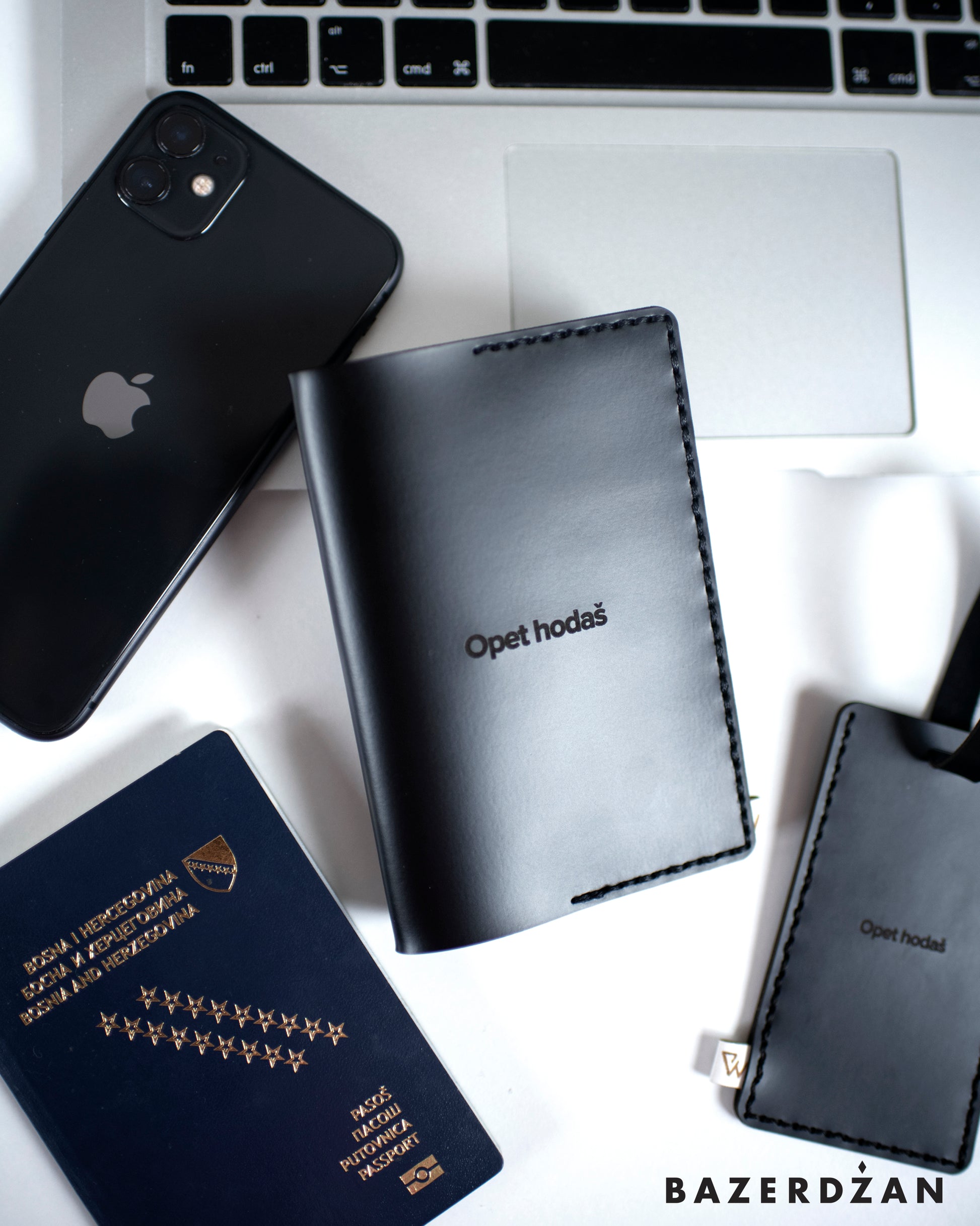 Opet hodaš - Passport case - Bazerdzan
