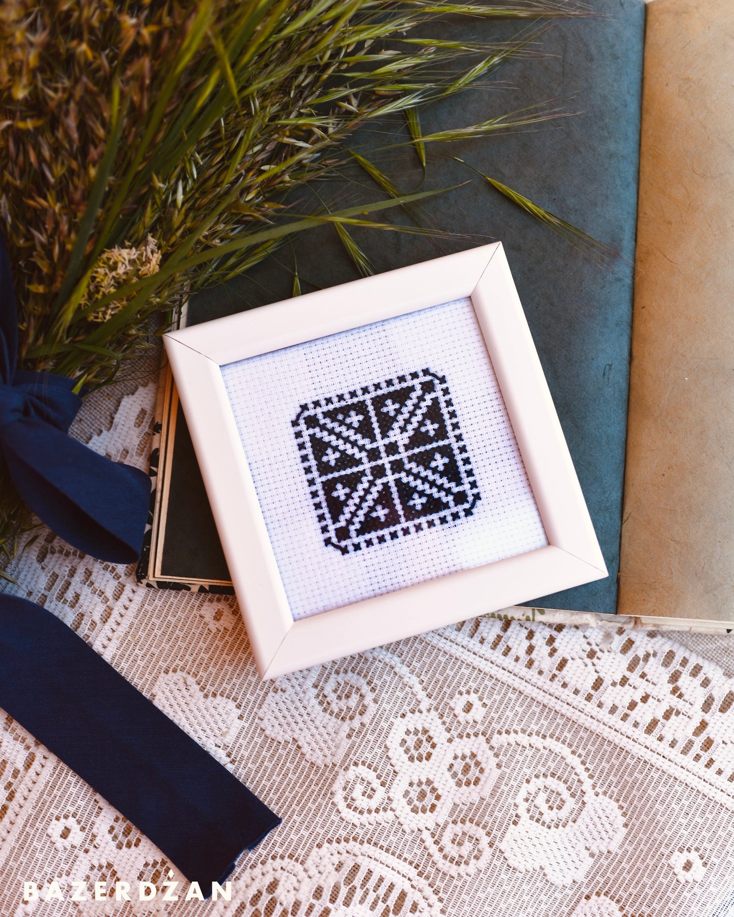 Zmijanje Embroidery framed, mini