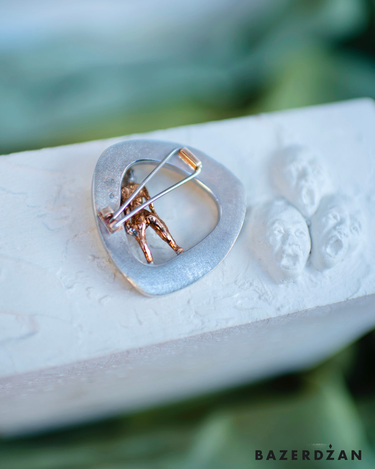 Brooch 2608 by Benjamin Kavazović